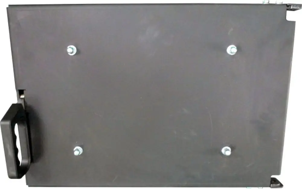 Schwarze Metalltür mit Griff und Befestigungsbolzen, passend für Heizsysteme von Wolf. Eignet sich zur Abdeckung eines Füllschachtes.